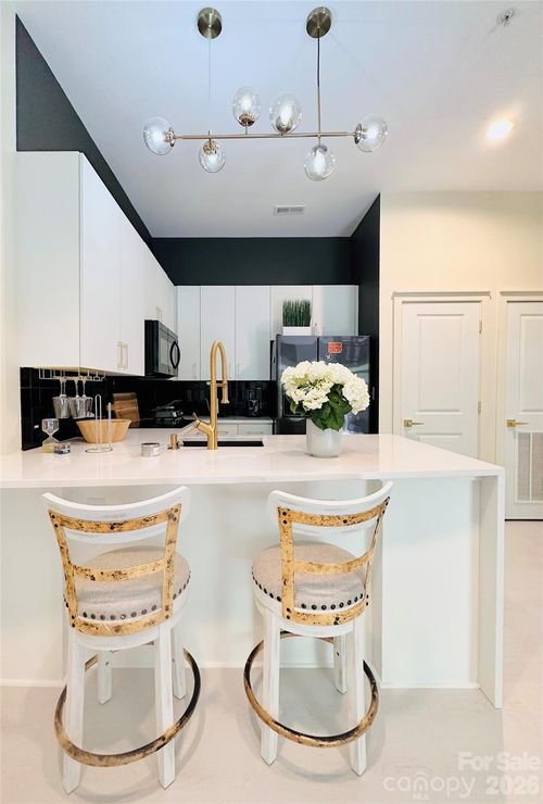 671 N Alexander St, Charlotte, NC, 28202-3117 | Card Image