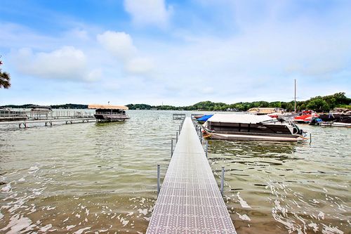 624 Lake St, Twin Lakes, WI, 53181-9327 | Card Image