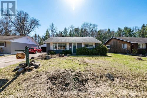 38 Beach Ave, Deep River, ON, K0J1P0 | Card Image