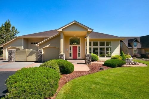 8939 Eagle Crest Blvd, Redmond, OR, 97756-8485 | Card Image