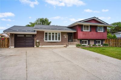 8371 Ares Crt, House other with 4 bedrooms, 2 bathrooms and 6 parking in Niagara Falls ON | Image 3