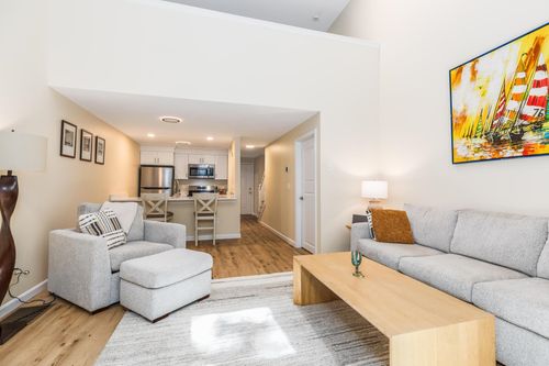 8-8 Montrose Dr, Stratham, NH, 03885-2460 | Card Image