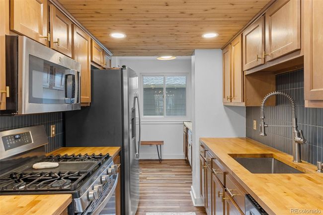 Kitchen with SS appliances, new hardware and backsplash | Image 7