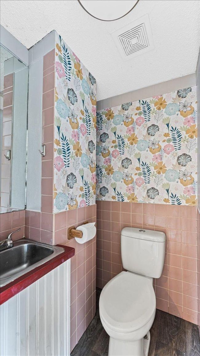 Main Level Bathroom | Image 18