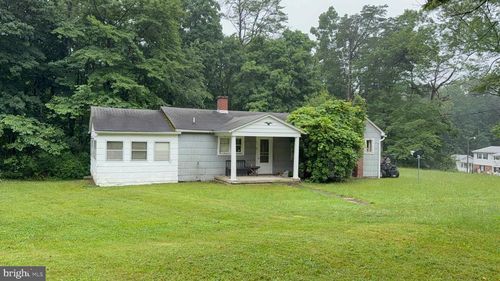 8423 Paw Paw Rd, PAW PAW, WV, 25434-3237 | Card Image
