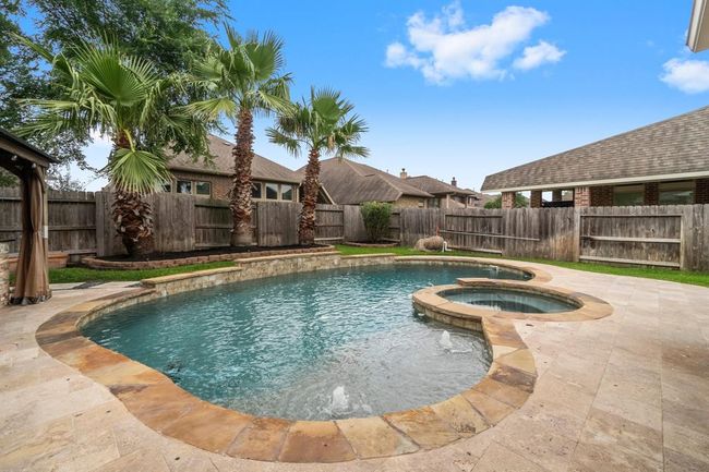 Pool with heater & chiller | Image 33