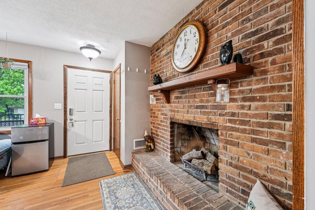 Fireplace in Livingroom | Image 8