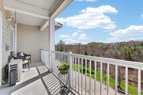 519-900 Bogart Mill Trail, Newmarket, ON, L3Y8V5 | Card Image