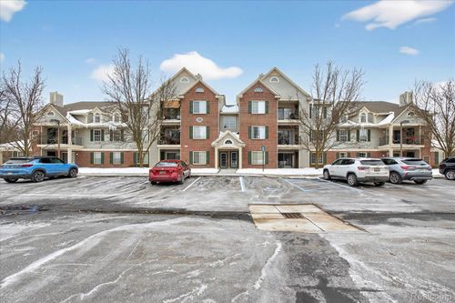 32-12204 Pinehurst Ln, Grand Blanc, MI, 48439-2633 | Card Image