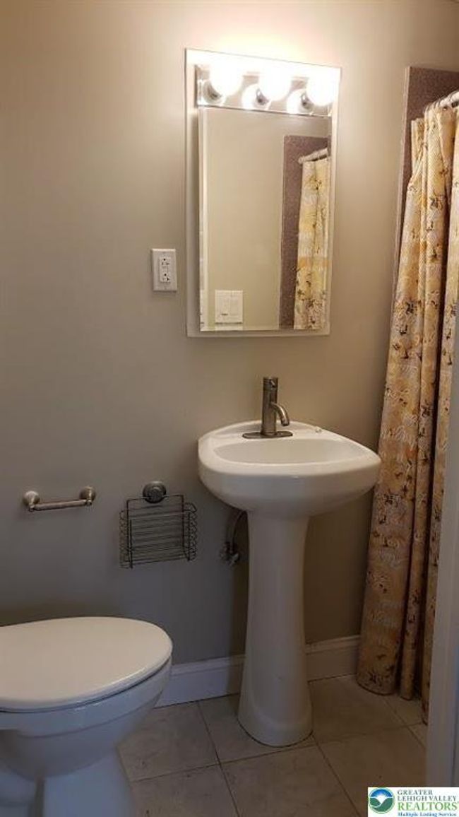 1108 Chestnut St, House other with 3 bedrooms, 3 bathrooms and null parking in Coplay PA | Image 5