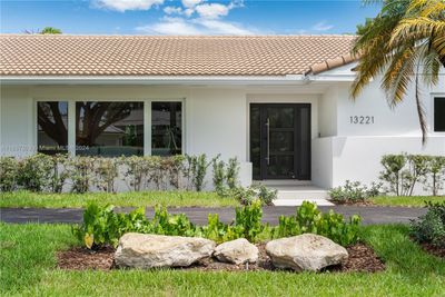 13221 Sw 72nd Ave, House other with 4 bedrooms, 3 bathrooms and null parking in Pinecrest FL | Image 3