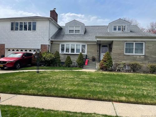 232 Catherine Ave, Franklin Square, NY, 11010-1420 | Card Image
