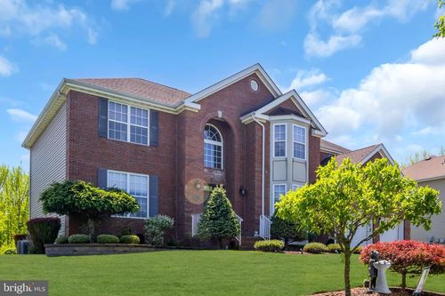 18 Gloria Ln, Monroe Twp, NJ, 08831-0168 | Card Image