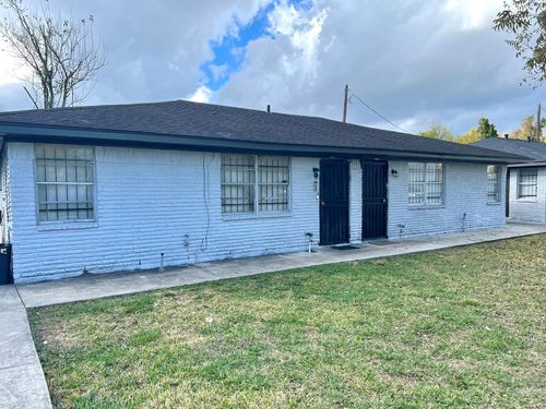 apt-b-5136 Mallow St, Houston, TX, 77033-3950 | Card Image