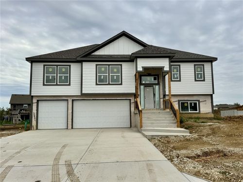 15610 Sheridan Ct, Basehor, KS, 66007-6601 | Card Image