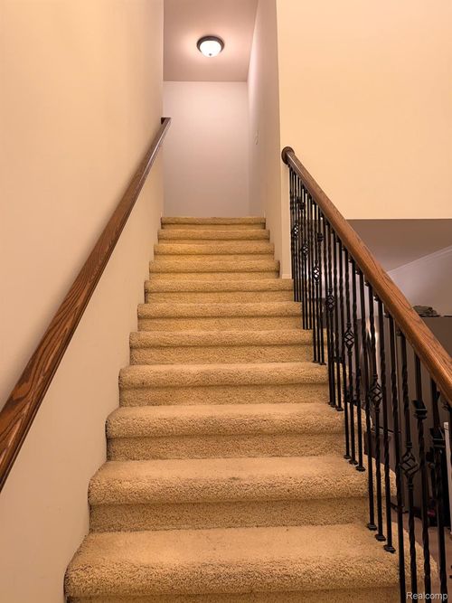 21-4080 April Ln, Sterling Heights, MI, 48310-4402 | Card Image