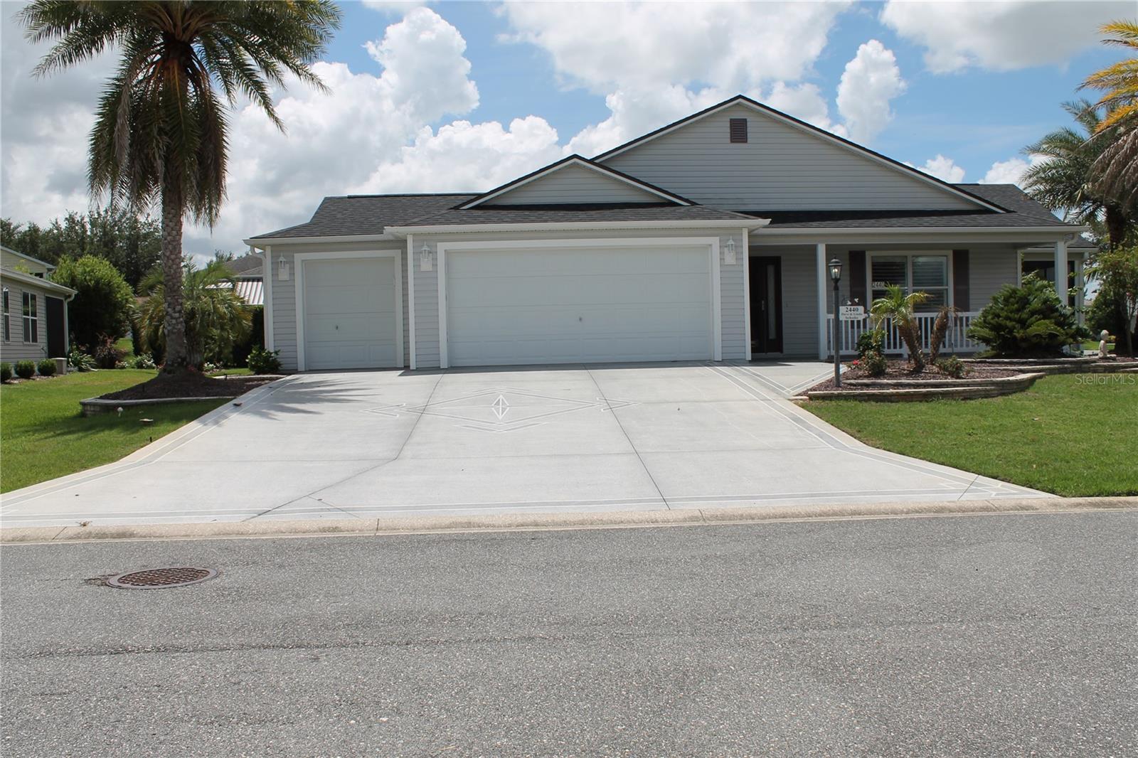Residential in THE VILLAGES 3