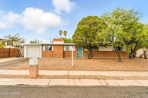 8428 E Eli St, Tucson, AZ, 85710-5947 | Card Image