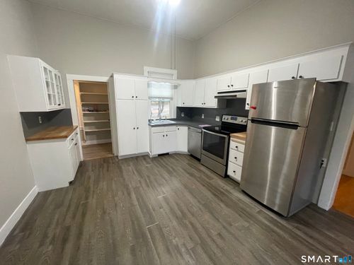 9 Hicksville Rd, Cromwell, CT, 06416-2472 | Card Image