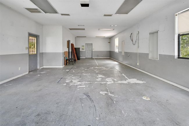 3-Car Garage | Image 32