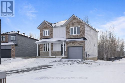 10 Academie St, Embrun, ON, K0A1W0 | Card Image