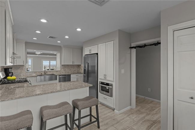 APT-5 - 400 Meshanticut Valley Pkwy, Condo with 2 bedrooms, 3 bathrooms and 2 parking in Cranston RI | Image 8