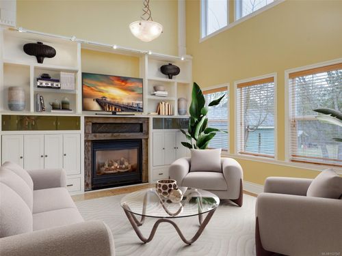 756 Newbury St, Saanich, BC, V9A2C1 | Card Image