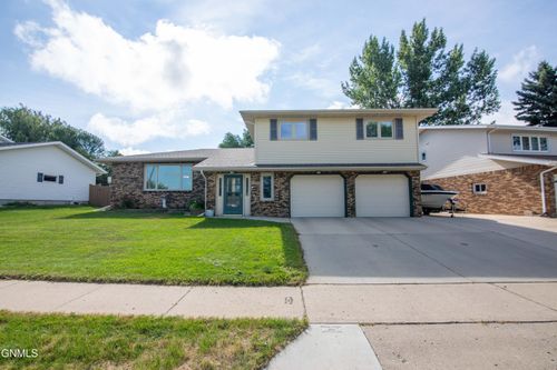 1325 Crestview Ln, Bismarck, ND, 58501-3049 | Card Image