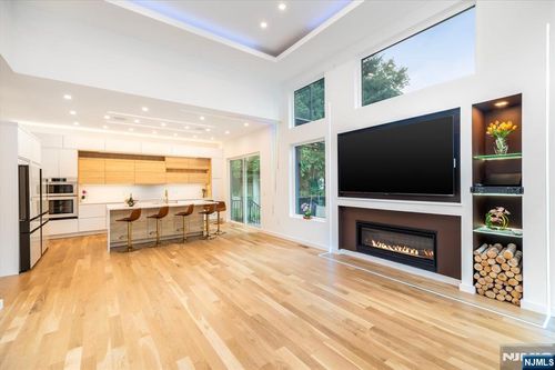 145 Midwood Rd, Glen Rock, NJ, 07452-1924 | Card Image