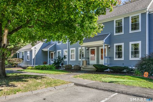 c-215 Oakland St, Manchester, CT, 06042-8247 | Card Image