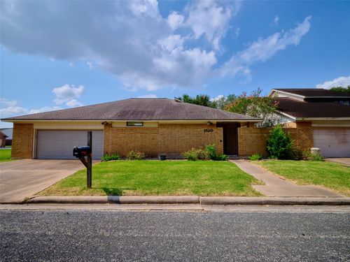 1520 Crestmont St, Wharton, TX, 77488-3429 | Card Image