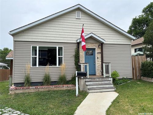 358 4th Ave Ne, Swift Current, SK, S9H2J6 | Card Image