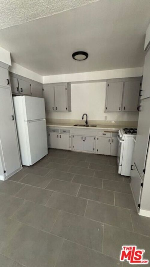 apt-05-8759 Tobias Ave, Panorama City, CA, 91402-2319 | Card Image