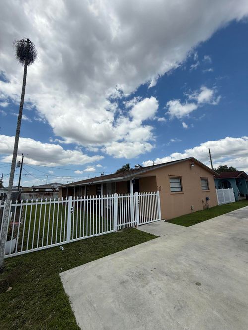250 Sw 76th Ct, Miami, FL, 33144-2432 | Card Image