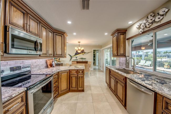 925 Don Juan Ct, House other with 3 bedrooms, 2 bathrooms and null parking in PUNTA GORDA FL | Image 17