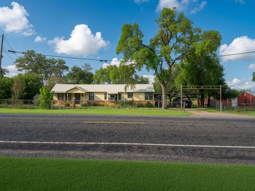 9014 5th St, Crawford, TX, 76638-3035 | Card Image