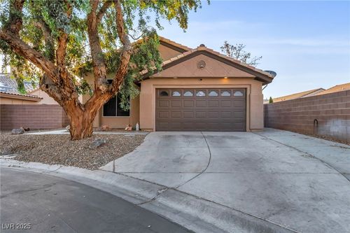 8252 Roselle Ct, Las Vegas, NV, 89129-2154 | Card Image