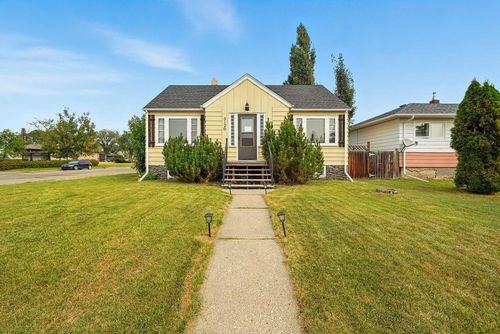 5120 48 Ave, Ponoka, AB, T4J1J2 | Card Image