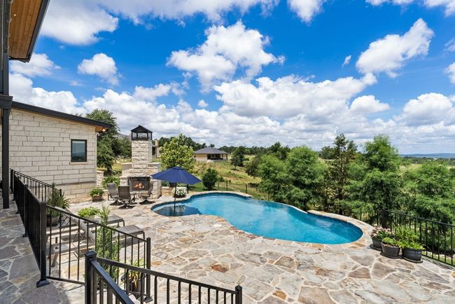 115 Trophy Oak Pt, Home with 5 bedrooms, 5 bathrooms and 3 parking in Fredericksburg TX | Image 38