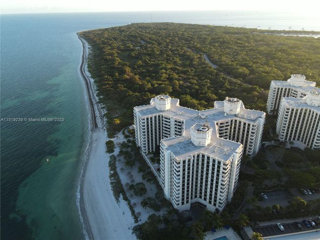 B502 - 1111 Crandon Blvd, Condo with 2 bedrooms, 2 bathrooms and null parking in Key Biscayne FL | Image 15