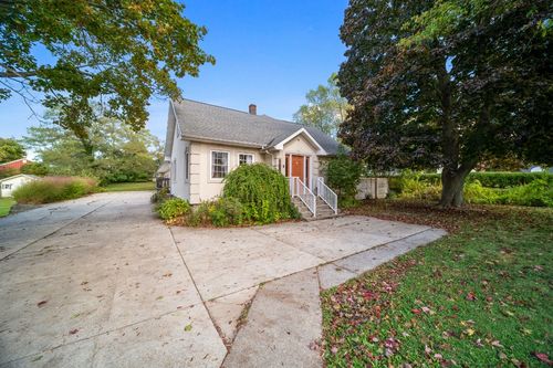 1552 Kuntz Rd, Erie, PA, 16509-2832 | Card Image