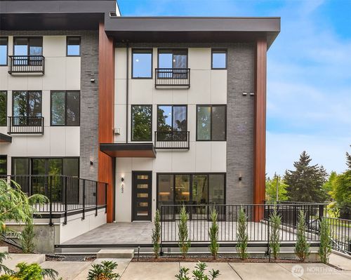 286 118th Ave Se, Bellevue, WA, 98005-3517 | Card Image