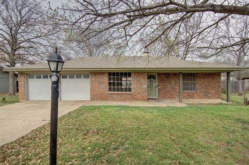 1703 Lamar St, Mineral Wells, TX, 76067-6617 | Card Image