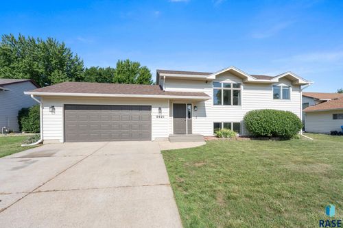 5621 S Southwind Ave, Sioux Falls, SD, 57106-2464 | Card Image