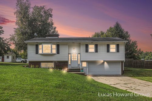 6040 10 Mile Rd Ne, Rockford, MI, 49341-8215 | Card Image