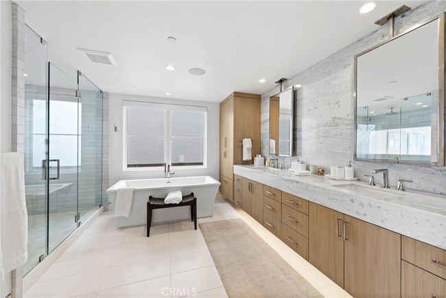 2148 E Oceanfront, House other with 5 bedrooms, 5 bathrooms and 3 parking in Newport Beach CA | Image 45