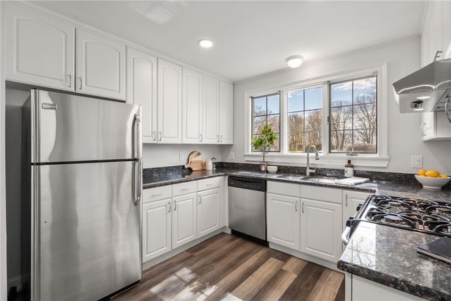 844 Bullocks Point Ave, Condo with 2 bedrooms, 3 bathrooms and 1 parking in Riverside RI | Image 8