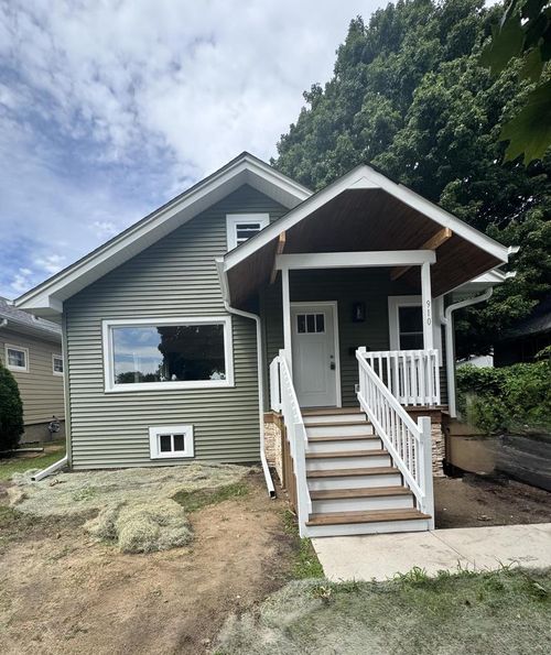 910 76th Street, Kenosha, WI, 53143 | Card Image