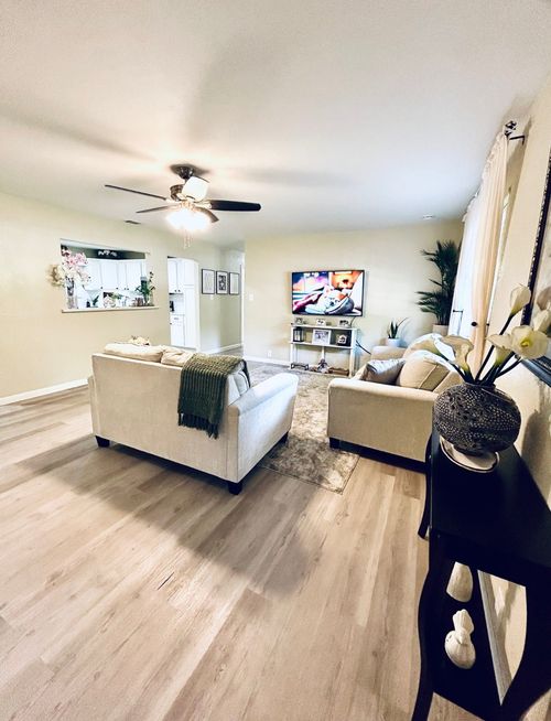 307 E 5th St, Kaufman, TX, 75142-2917 | Card Image