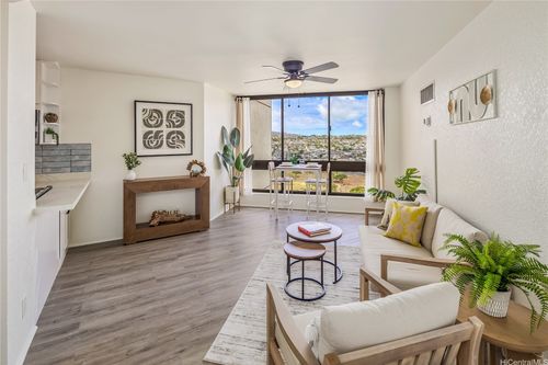 1815-300 Wai Nani Way, Honolulu, HI, 96815-3995 | Card Image